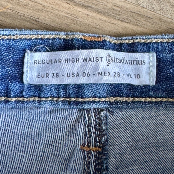 Stradivarius Regular High Waist Distressed Light Blue Wash Skinny Jeans – Size 6 - Picture 4 of 10